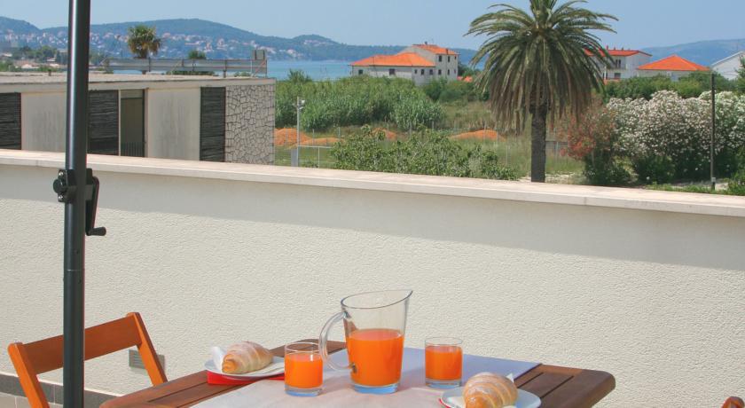 Charm Apartments And Rooms Trogir Exterior foto